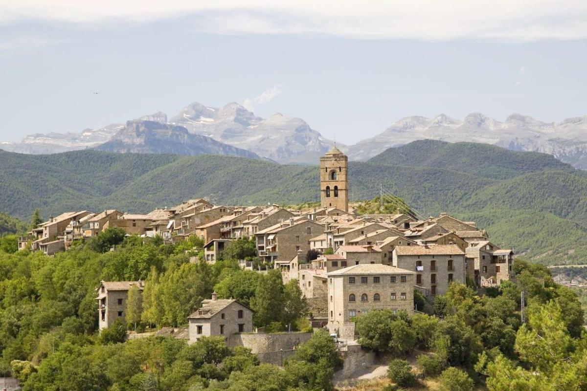 Apartamento Vista Al Ara Ainsa Bagian luar foto
