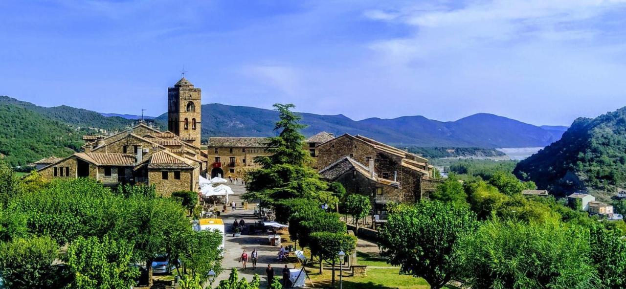 Apartamento Vista Al Ara Ainsa Bagian luar foto
