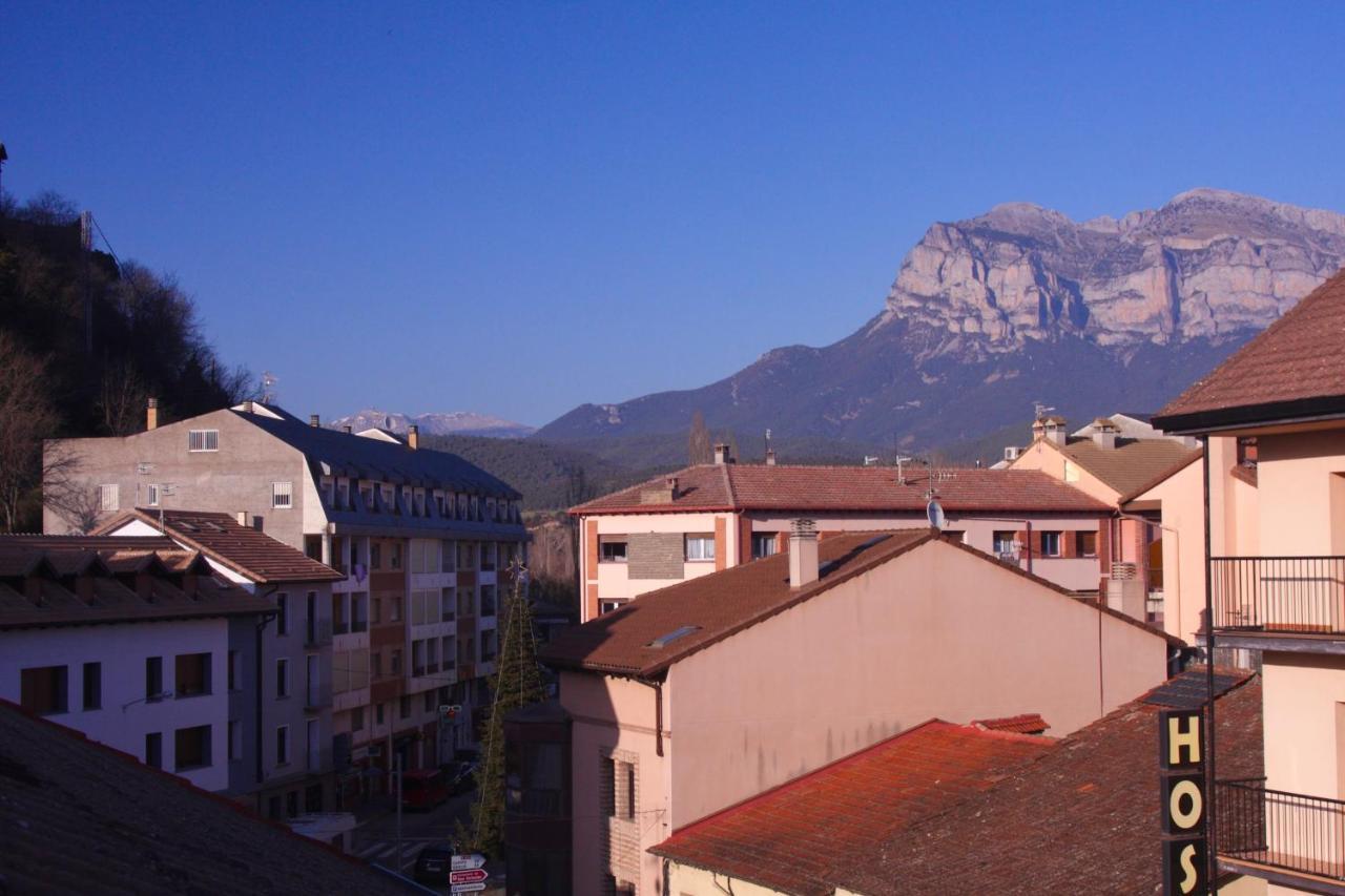 Apartamento Vista Al Ara Ainsa Bagian luar foto