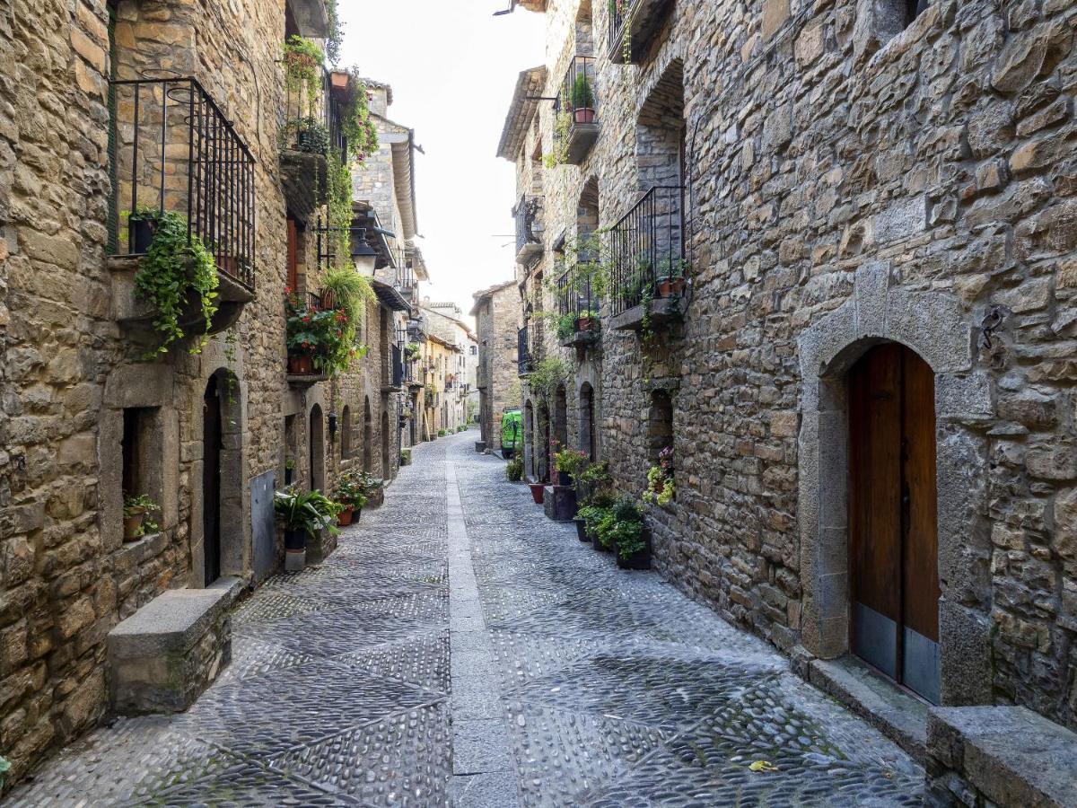 Apartamento Vista Al Ara Ainsa Bagian luar foto