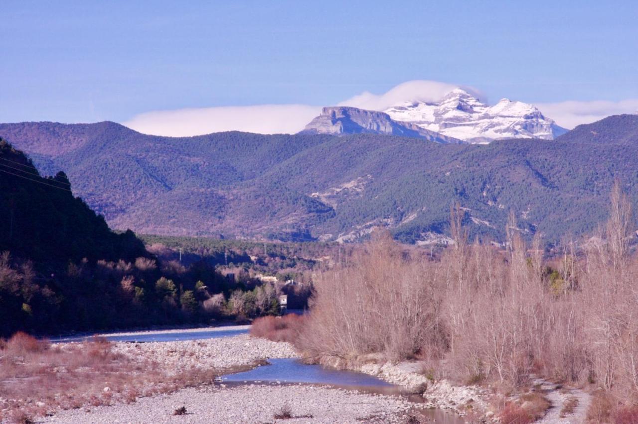 Apartamento Vista Al Ara Ainsa Bagian luar foto
