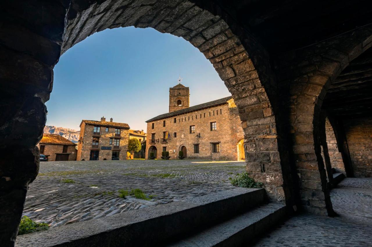 Apartamento Vista Al Ara Ainsa Bagian luar foto